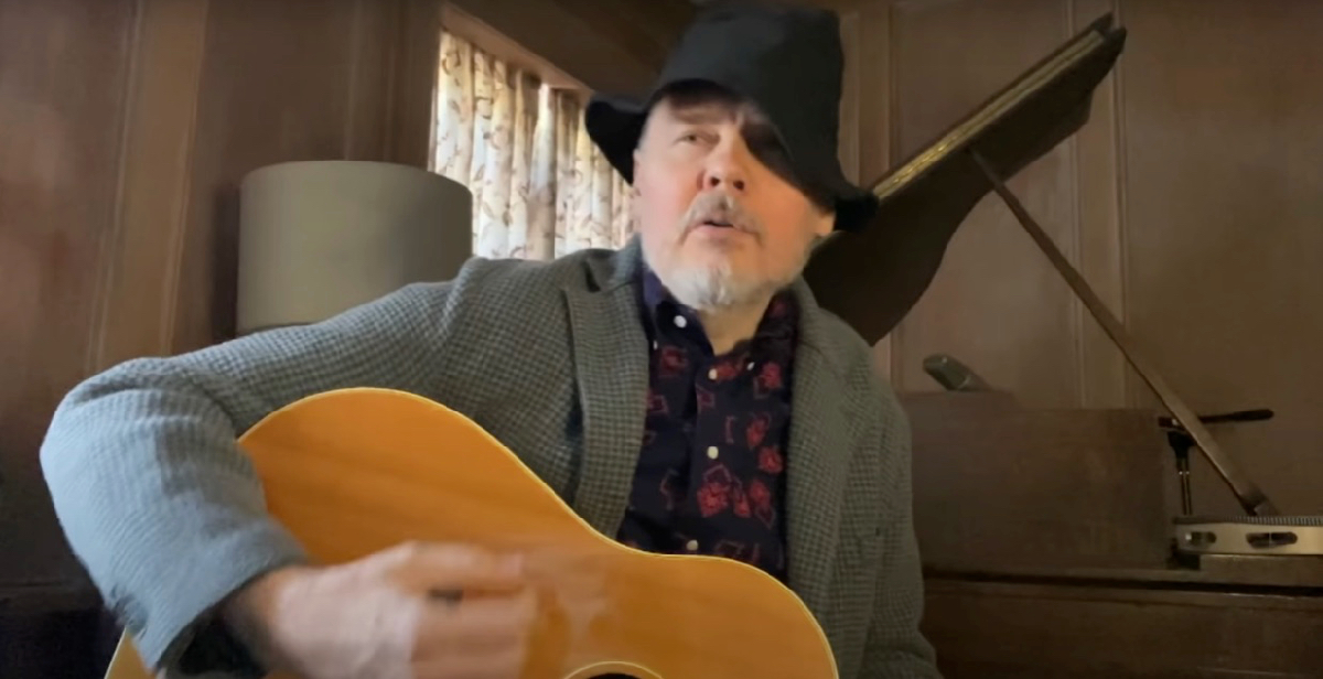Billy Corgan ofrece una actuación en cuarentena de "Hard Times" en su último álbum en Cotillions