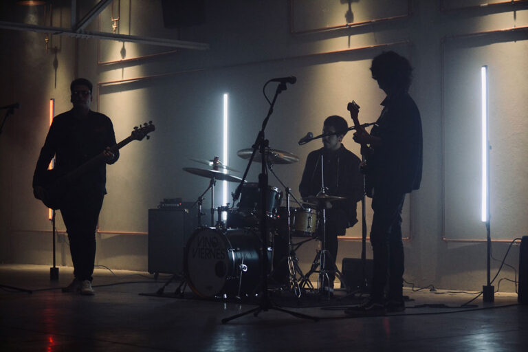 Vino El Viernes presenta A la Espera