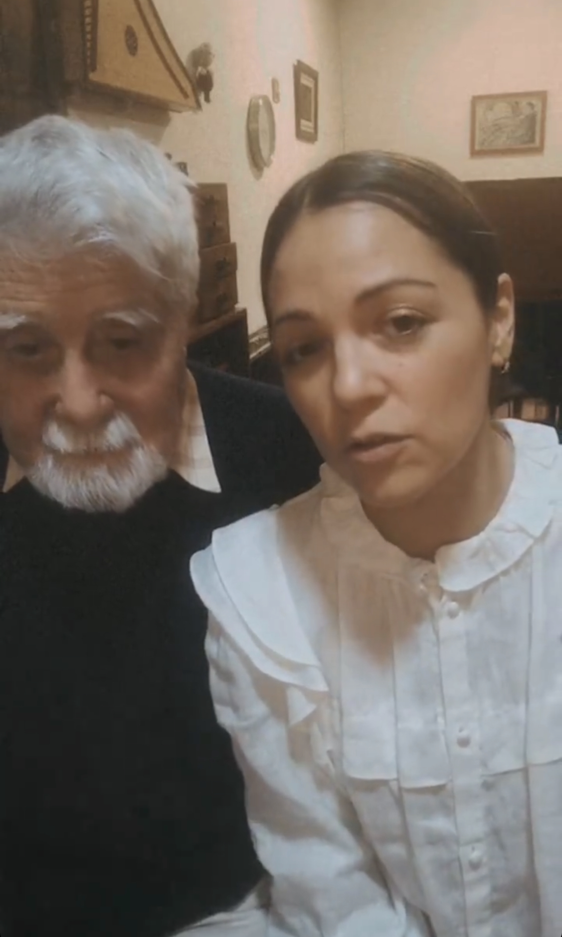 Natalia Lafourcade junto al talento de su padre interpretan a dueto un par de canciones