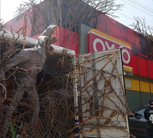Stranger Things manía llega a la CdMx y se apodera de un OXXO