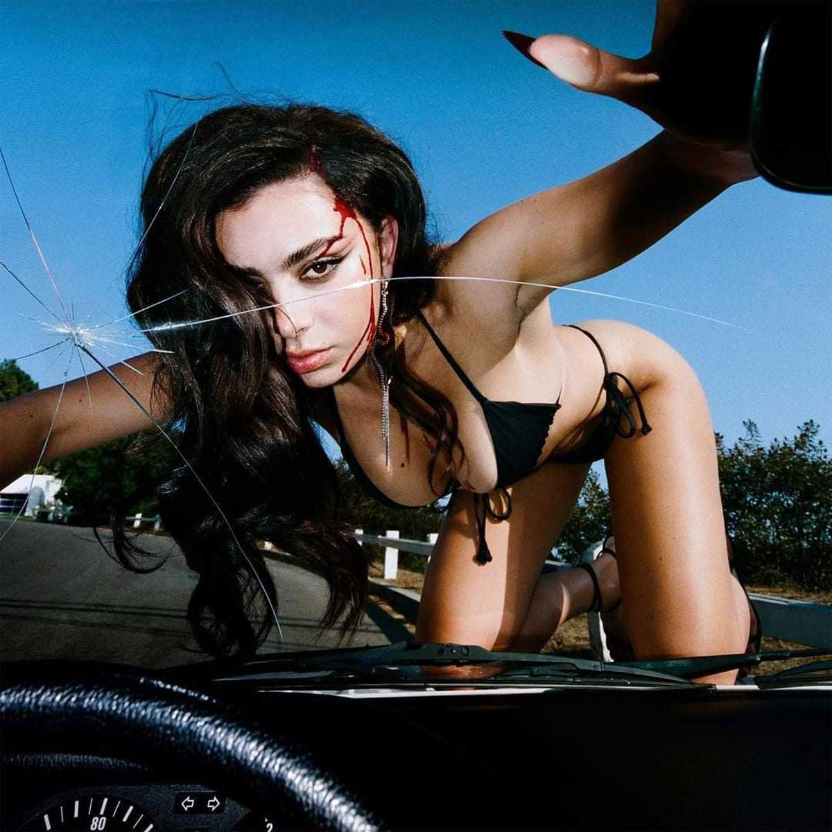 Charli XCX – Crash