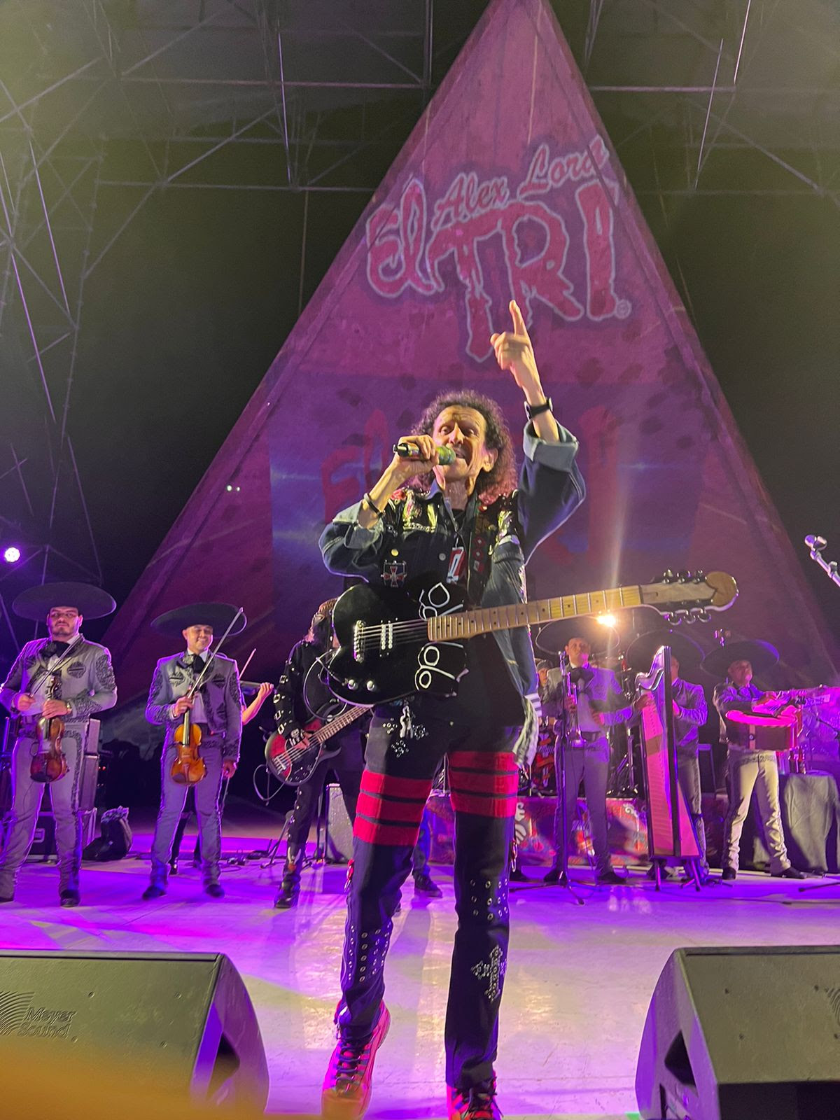 ALEX LORA Y EL TRI NUEVAMENTE HACEN HISTORIA