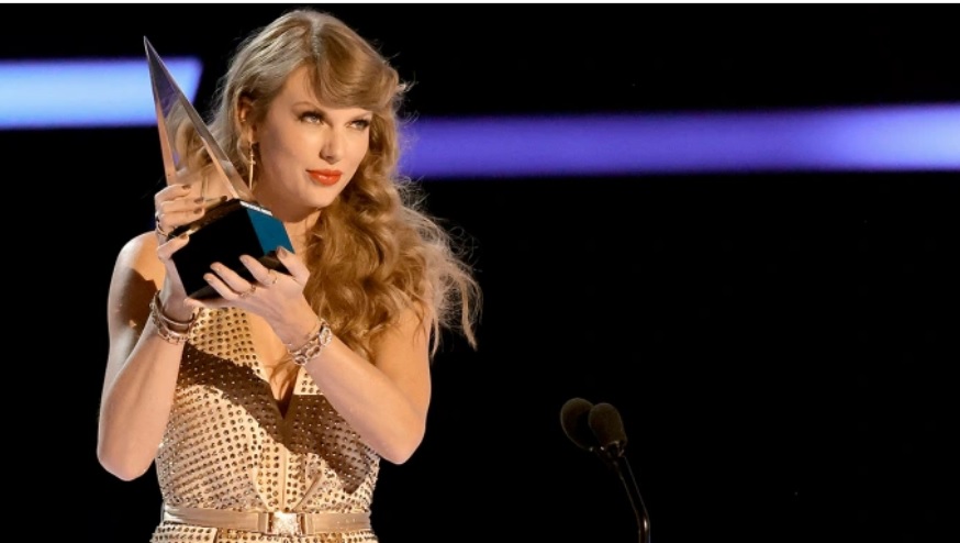 Taylor Swift arrasa en los American Music Awards 2022