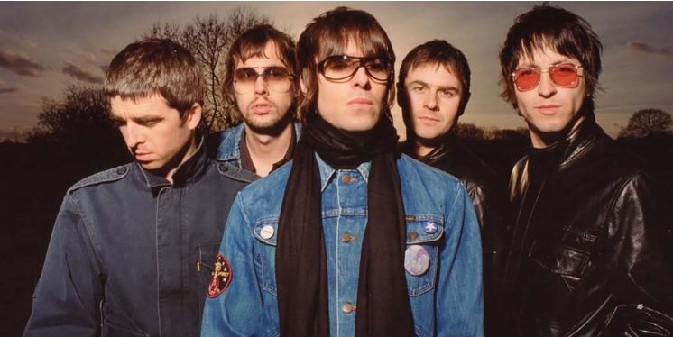 Arrojaron zapato a miembro de Oasis