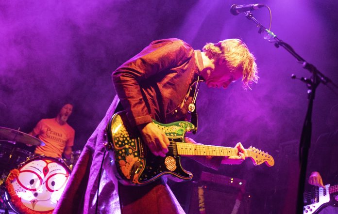 Kula Shaker anuncia nuevo sencillo 'Indian Record Player'