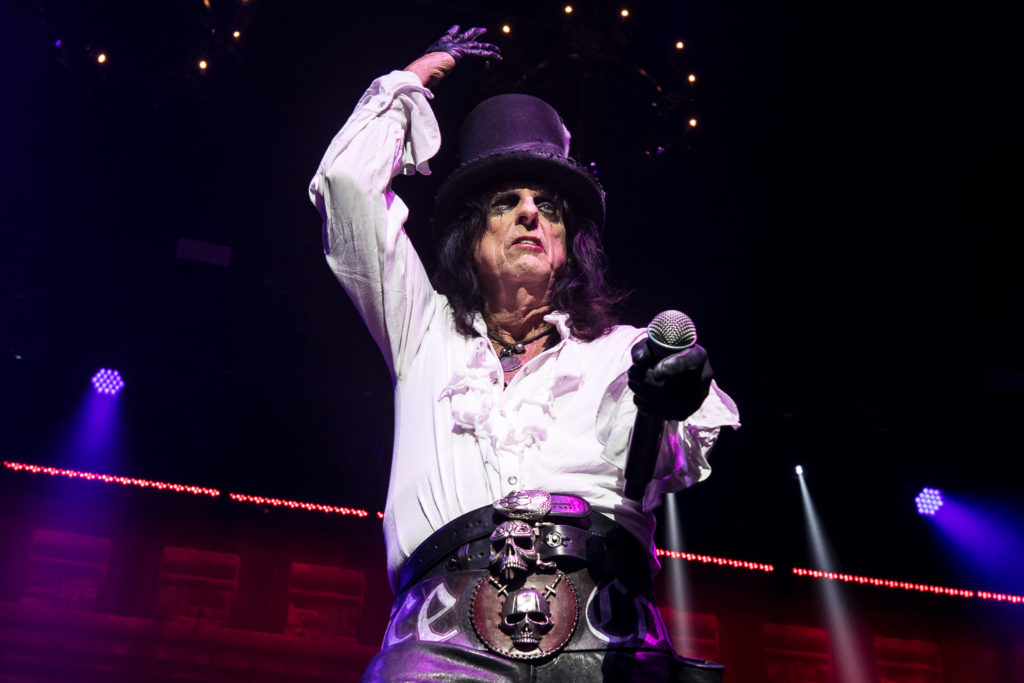 Alice Cooper anuncia el lanzamiento del 50 aniversario de 'Billion Dollar Babies'