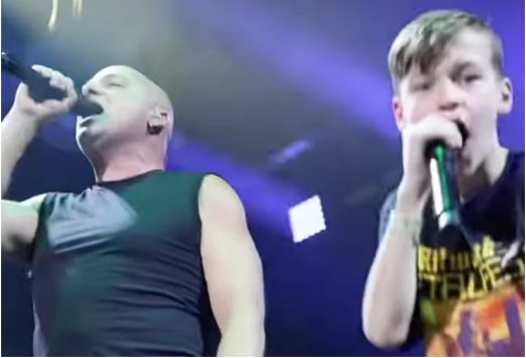 DISTURBED se unió a un fanático de 13 años para la presentación de 'The Game'