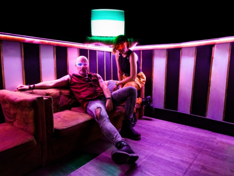 Lost-by-Karma-lanza-Enemiga-bravo-revista