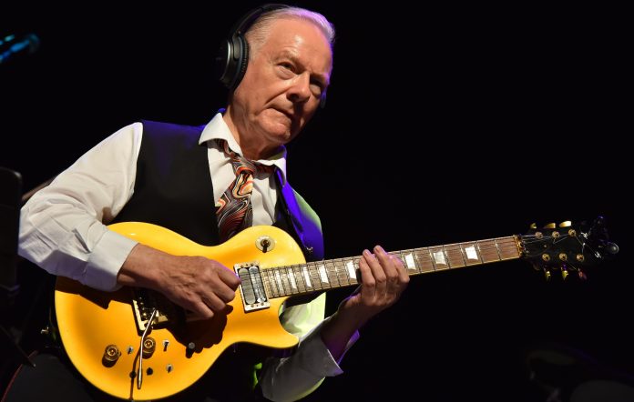 Robert Fripp se une a OnlyFans y se desnuda en un nuevo video