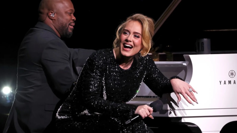 Adele se lanza contra un miembro de la audiencia anti-orgullo