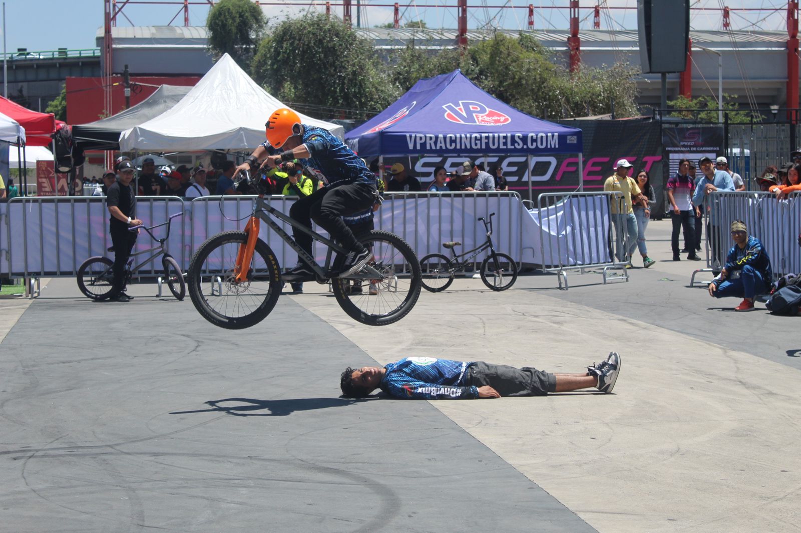 cae1b633-b671-4e04-8f99-f904b3ecd49d