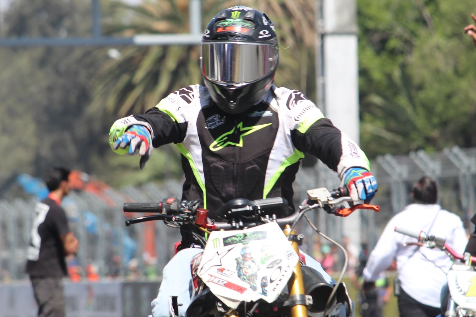 d37263b3-e53e-44b4-a46f-d5725661d166