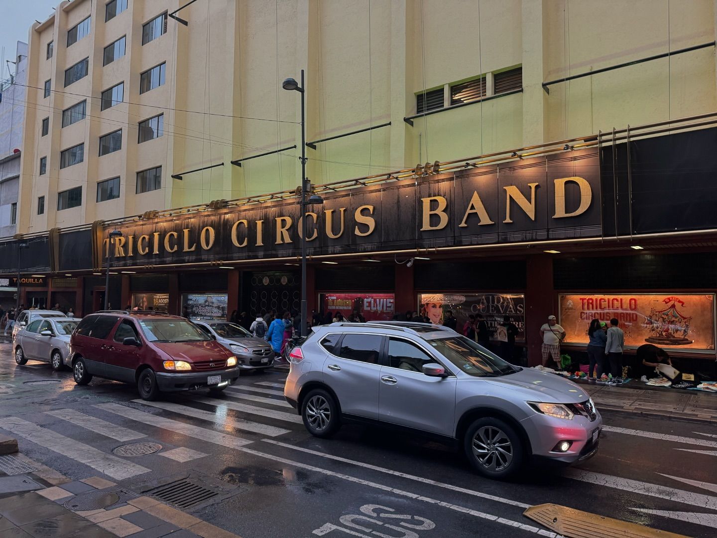 Trisciclo Circus Badn XV años Teatro Metropolitan (3)