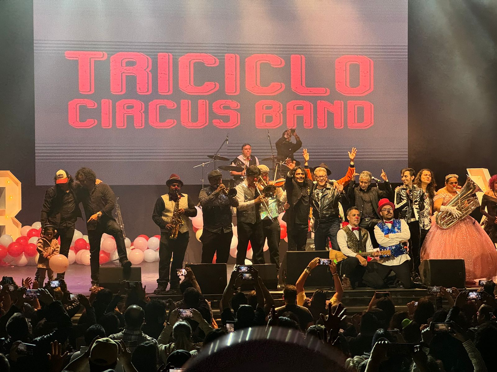 Trisciclo Circus Badn XV años Teatro Metropolitan (43)