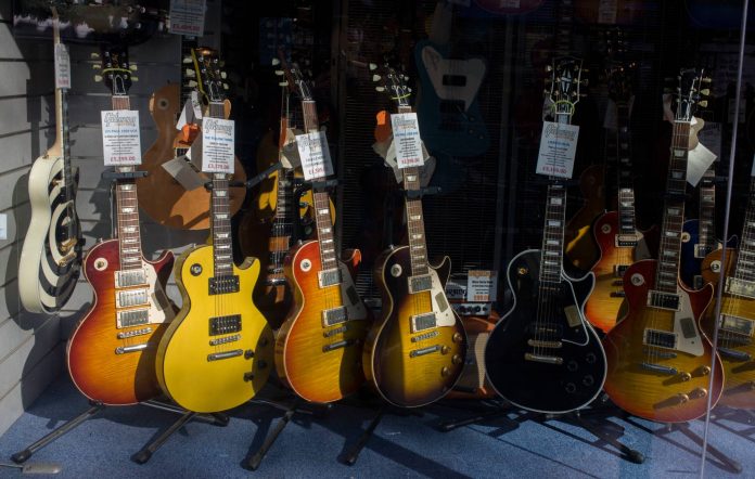 La aduana estadounidense incauta más de 3.000 guitarras Gibson falsas