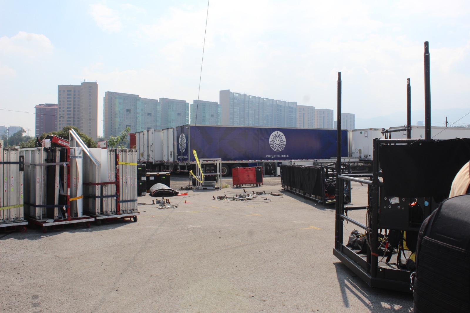 levantamiento de la gran carpa Cirque du Soleil 2024 (10)