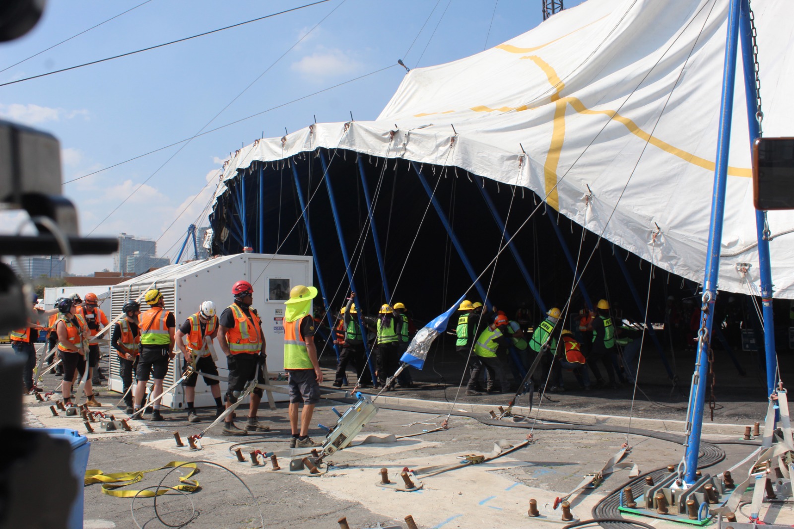 levantamiento de la gran carpa Cirque du Soleil 2024 (11)