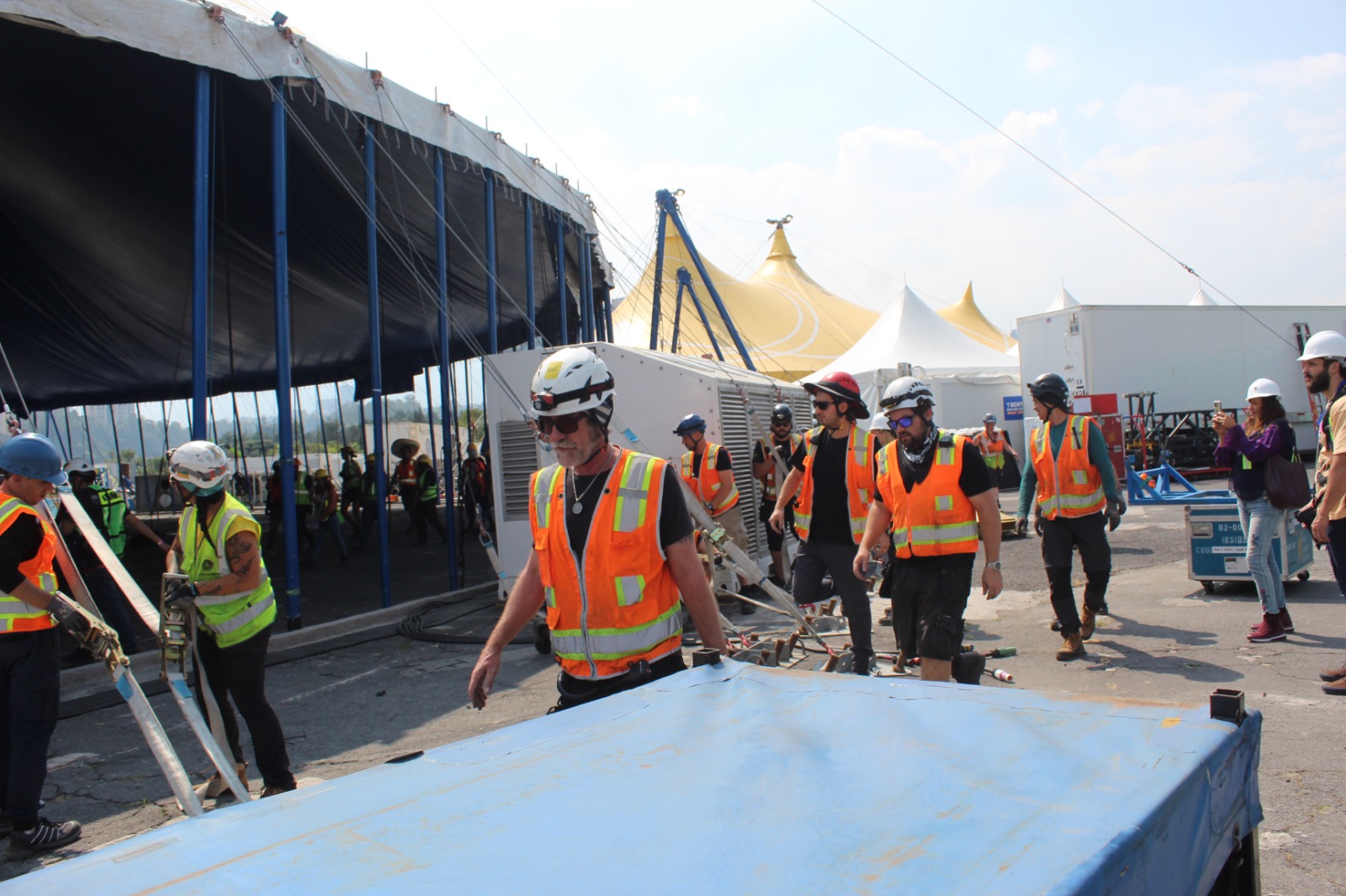 levantamiento de la gran carpa Cirque du Soleil 2024 (12)