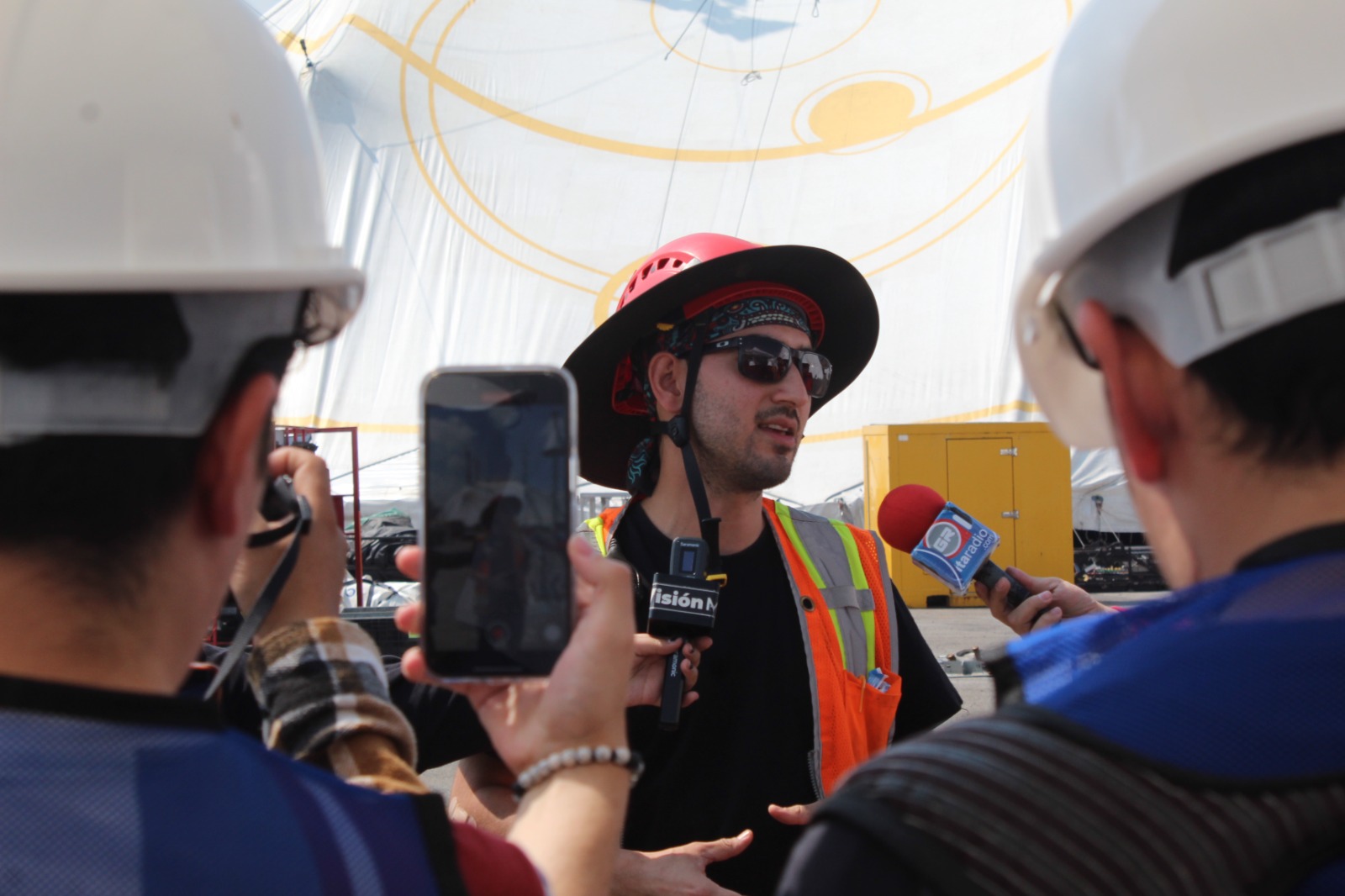 levantamiento de la gran carpa Cirque du Soleil 2024 (4)