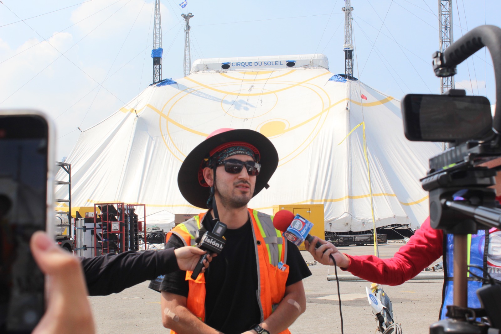 levantamiento de la gran carpa Cirque du Soleil 2024 (8)