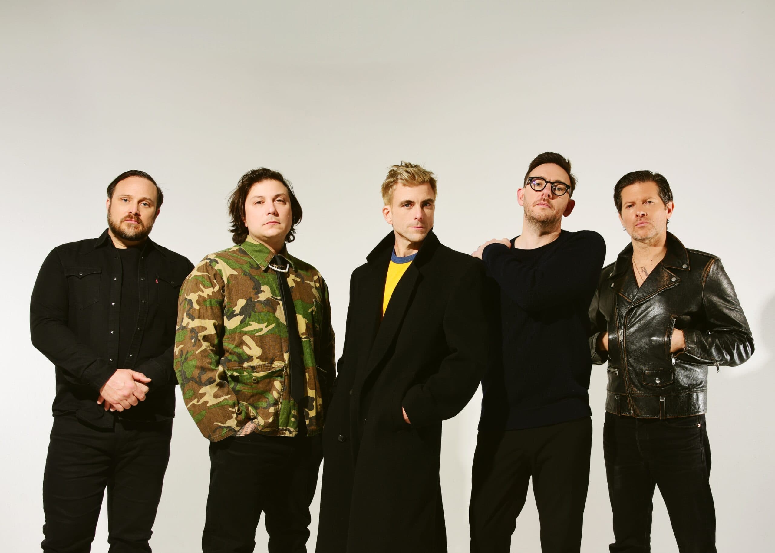 L.S. Dunes estrena VIOLET