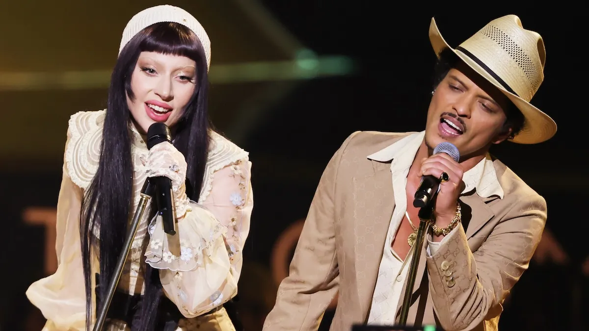 Lady Gaga y Bruno Mars interpretan "California Dreamin'" en los Grammy 2025