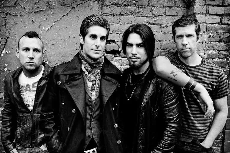 DAVE NAVARRO omitió a PERRY FARRELL del homenaje al productor de ADICCIÓN de JANE.