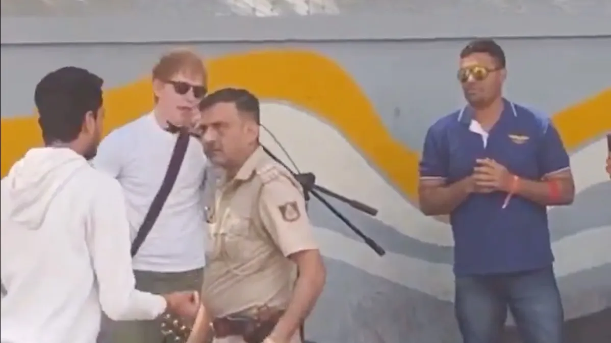 La policía desconecta la actuación callejera de Ed Sheeran en la India