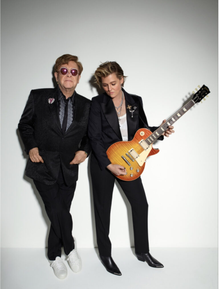 Elton John y Brandi Carlile lanzan su nueva canción