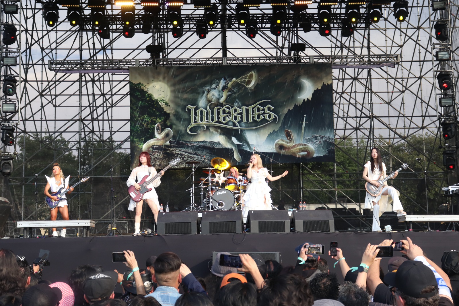 LOVEBITES _ TITANS OF METAL (1)