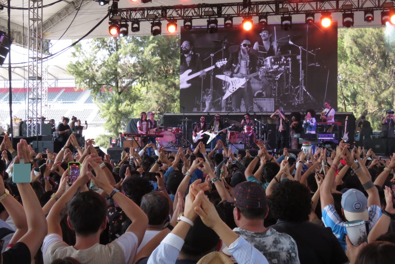 JAY_DE_LA_CUEVA_VIVE_LATINO_2025 (20)