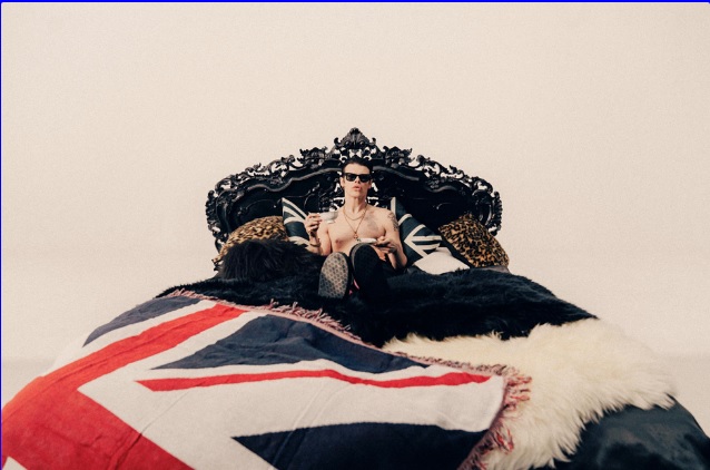 YUNGBLUD LANZA UN HIMNO A LA CULTURA BRITÁNICA ‘LOVESICK LULLABY’