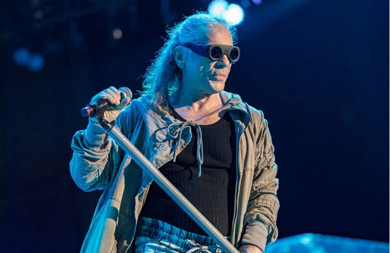 Iron Maiden emite una prohibición leve de teléfonos móviles en su próxima gira mundial