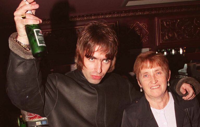 La madre de Noel y Liam, Peggy, dice que ella fue la instigadora de la reunión de Oasis.