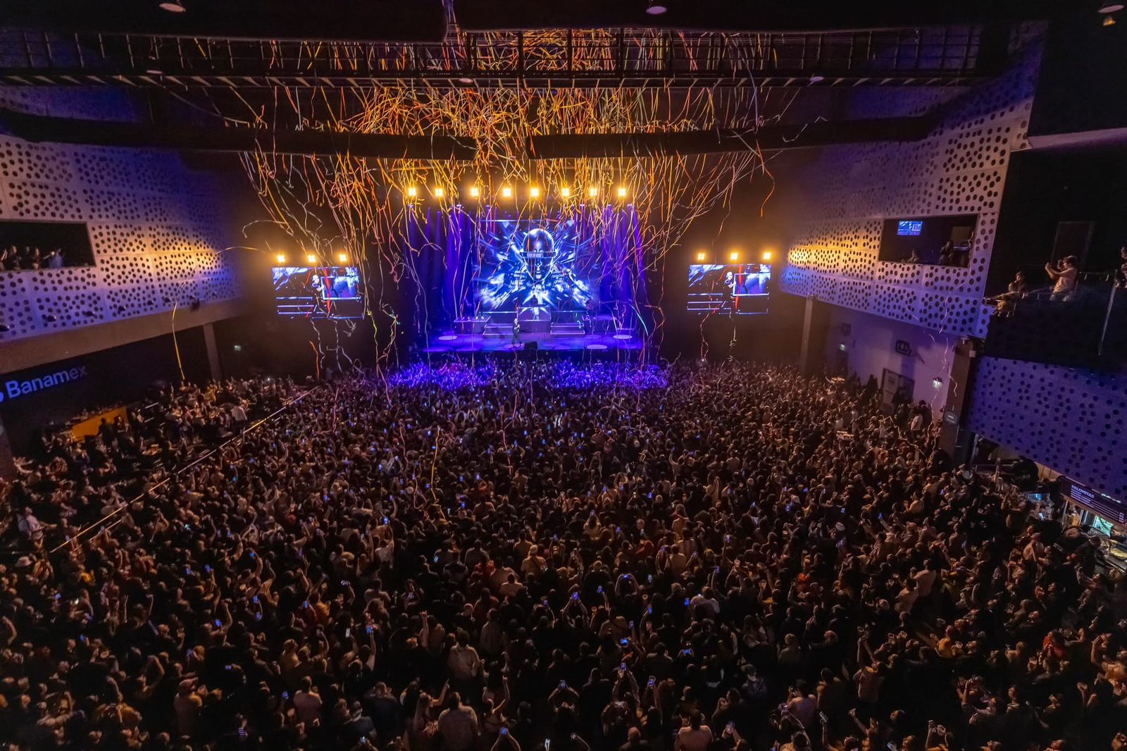 NICKY JAM PEPSI CENTER (9)