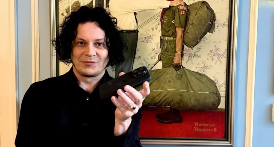 Jack White recibió su primer teléfono celular por su 50 cumpleaños