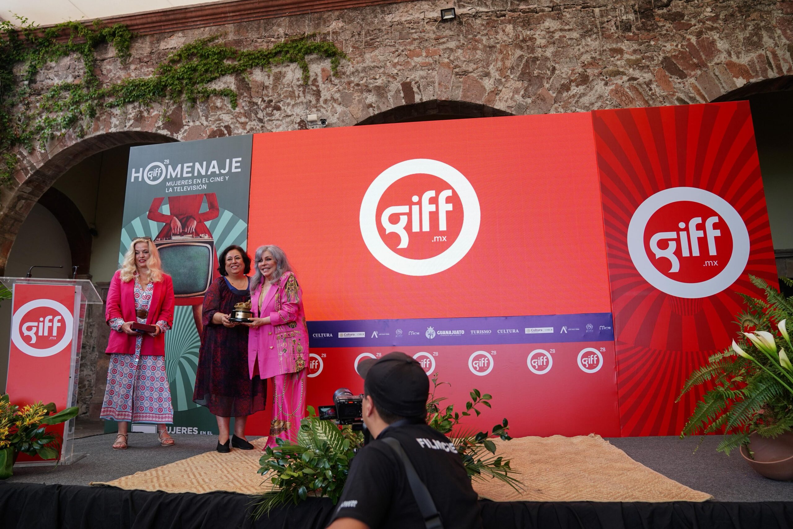 e592bf78-a9cd-4695-86a4-e78415ff0f03