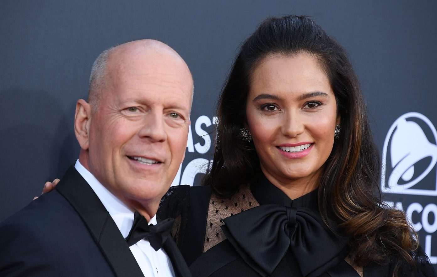 Bruce Willis tiene dificultades para hablar mientras continúa su batalla contra la afasia