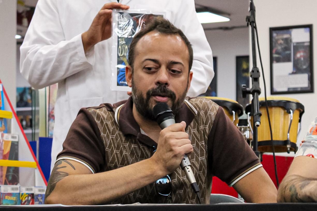 LIQUITS PRESENTACION LAS FABULAS DEL OSO FANTASTICO COMIC 16 DE AGOSTO 2025 (13)