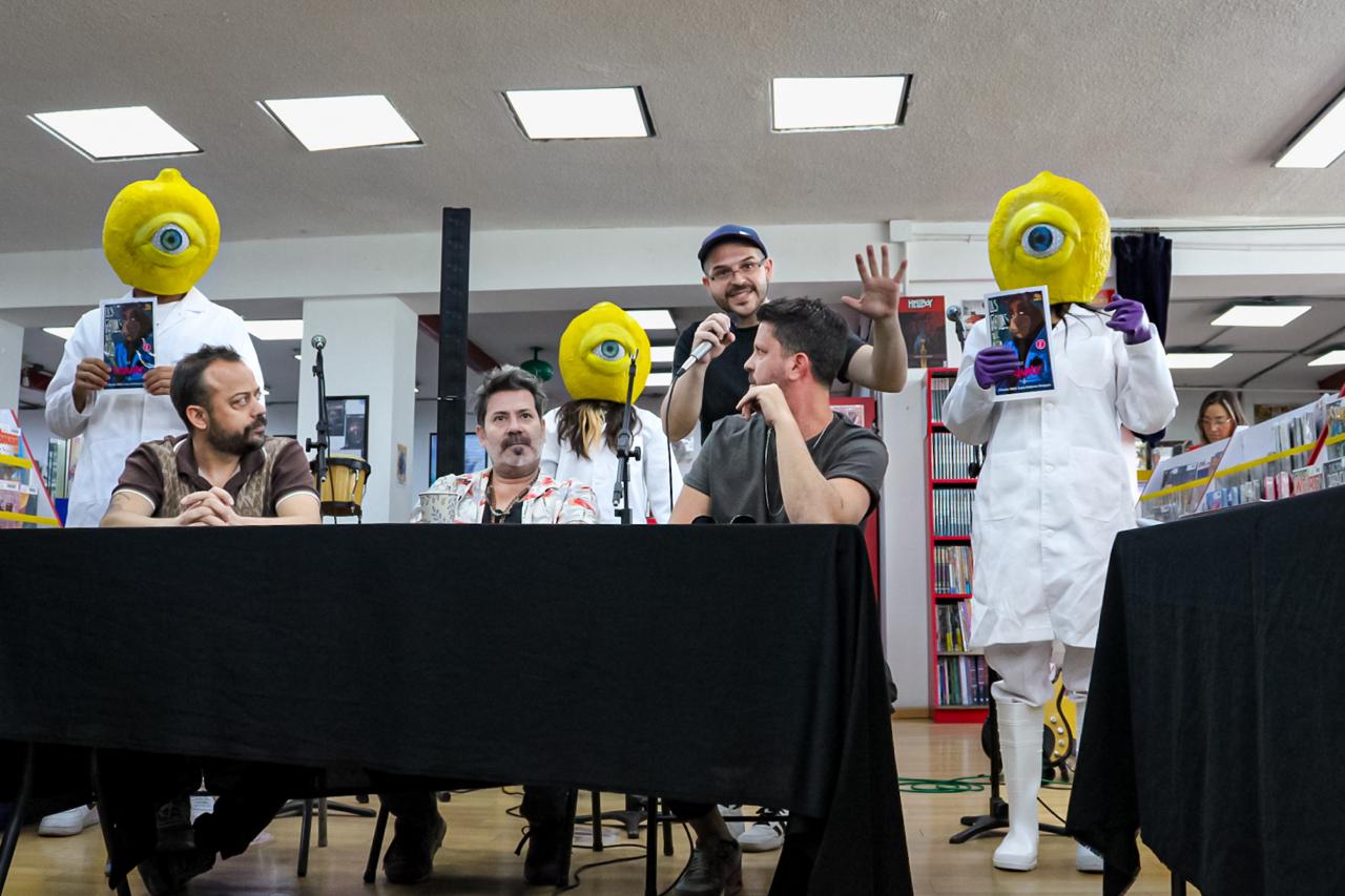 LIQUITS PRESENTACION LAS FABULAS DEL OSO FANTASTICO COMIC 16 DE AGOSTO 2025 (15)