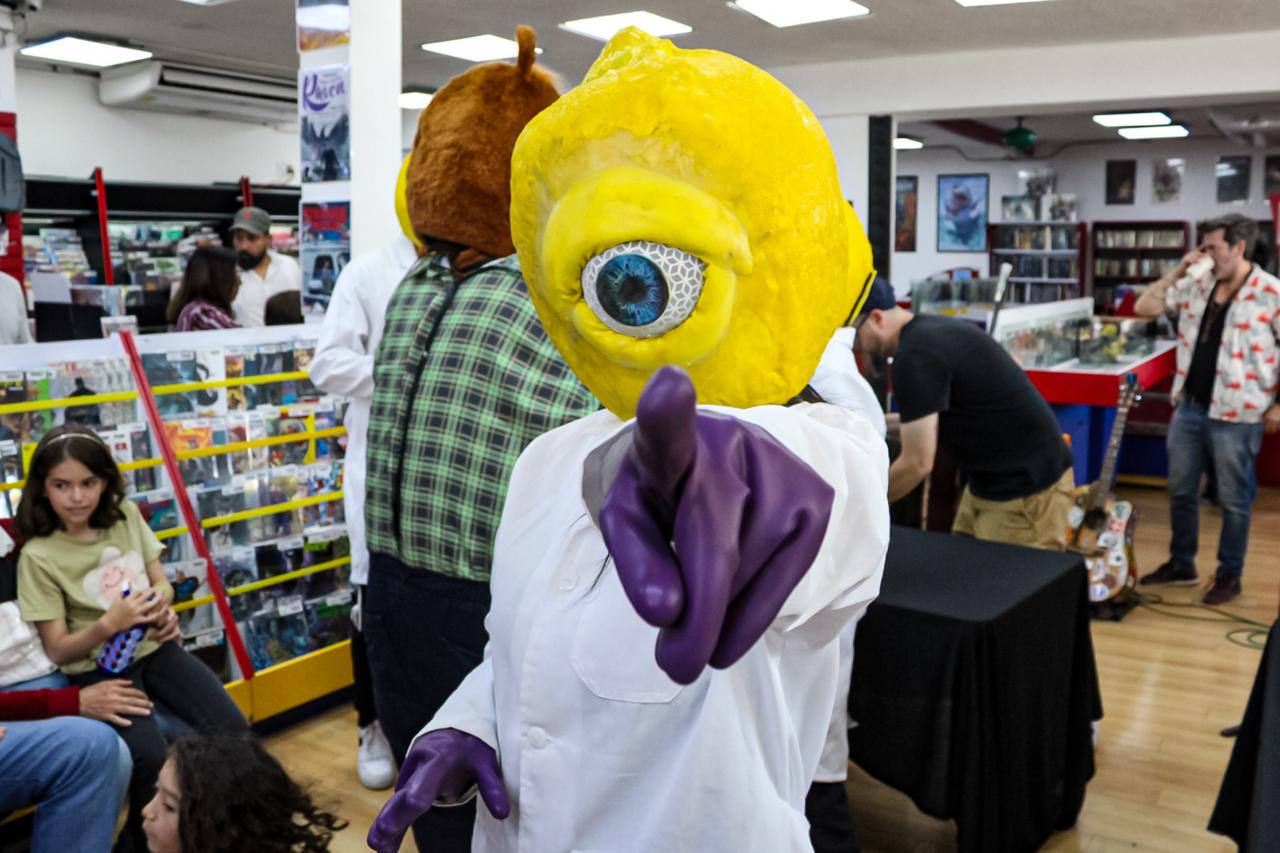 LIQUITS PRESENTACION LAS FABULAS DEL OSO FANTASTICO COMIC 16 DE AGOSTO 2025 (16)