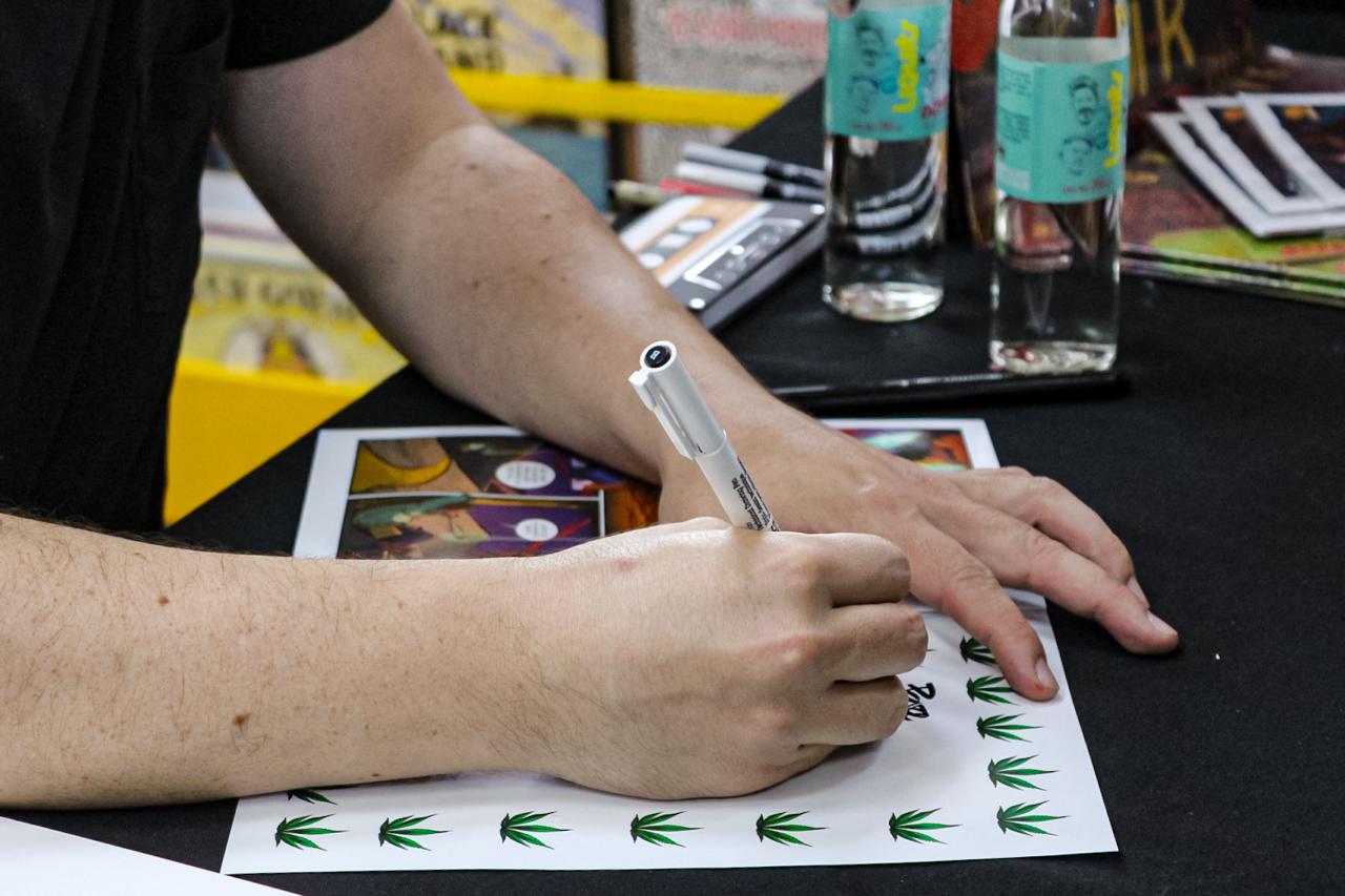 LIQUITS PRESENTACION LAS FABULAS DEL OSO FANTASTICO COMIC 16 DE AGOSTO 2025 (22)