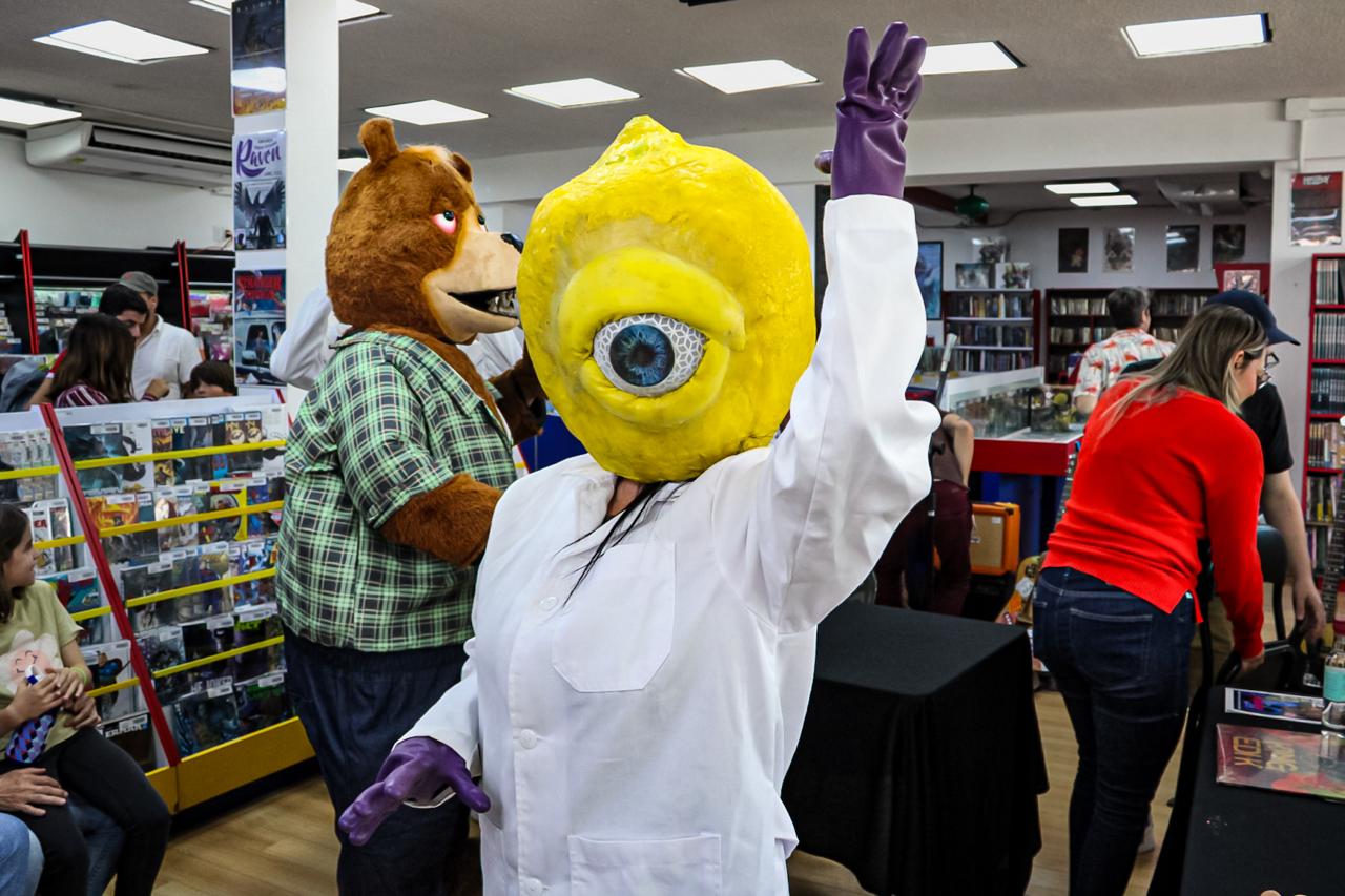 LIQUITS PRESENTACION LAS FABULAS DEL OSO FANTASTICO COMIC 16 DE AGOSTO 2025 (23)