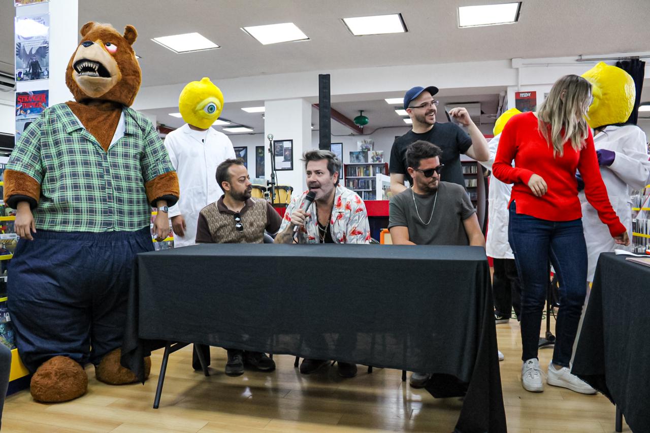 LIQUITS PRESENTACION LAS FABULAS DEL OSO FANTASTICO COMIC 16 DE AGOSTO 2025 (27)