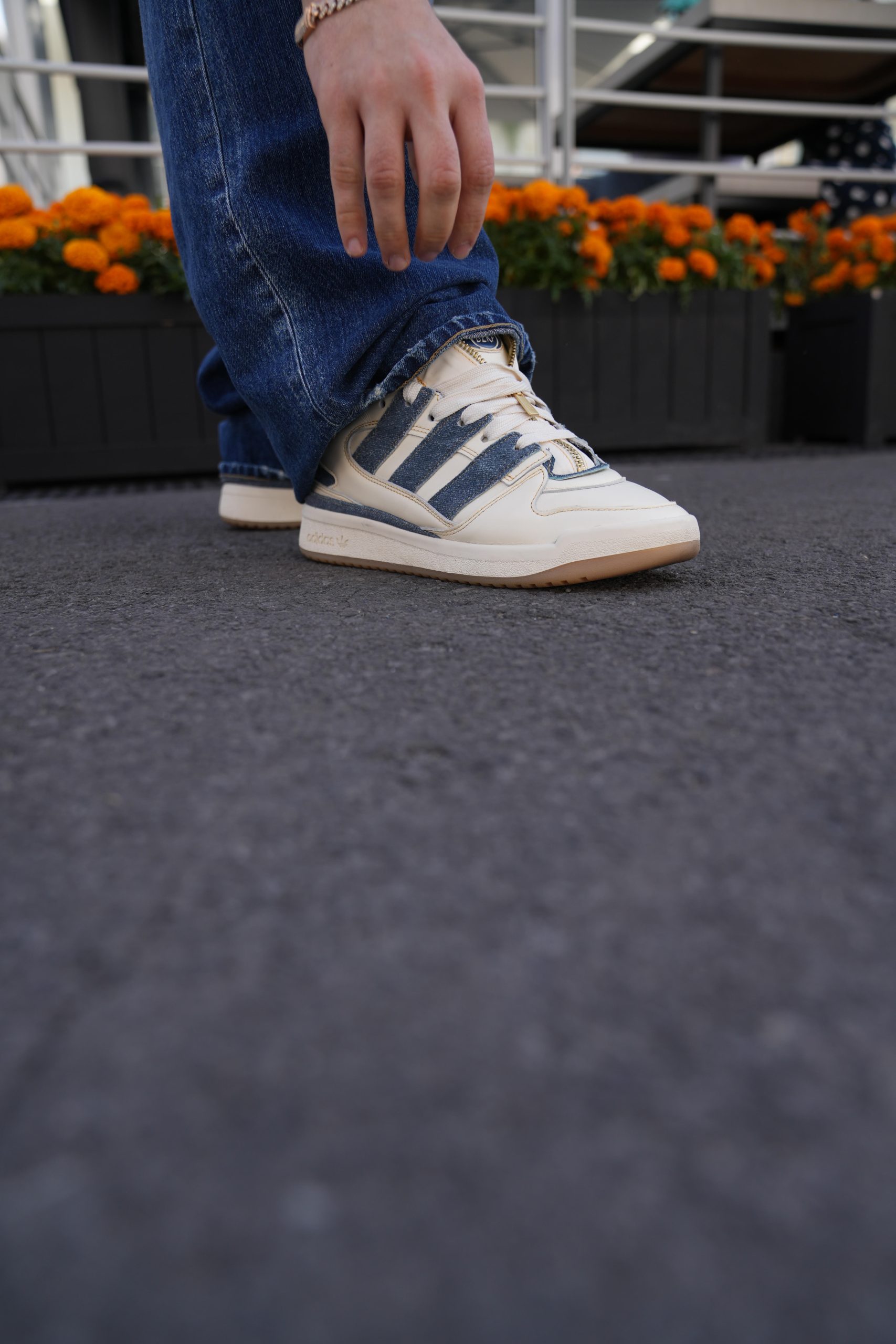 BIZARRAP, EL PRIMER ARTISTA ARGENTINO EN TENER UNA COLABORACIÓN CON ADIDAS ORIGINALS, LANZA LAS FORUM 2000