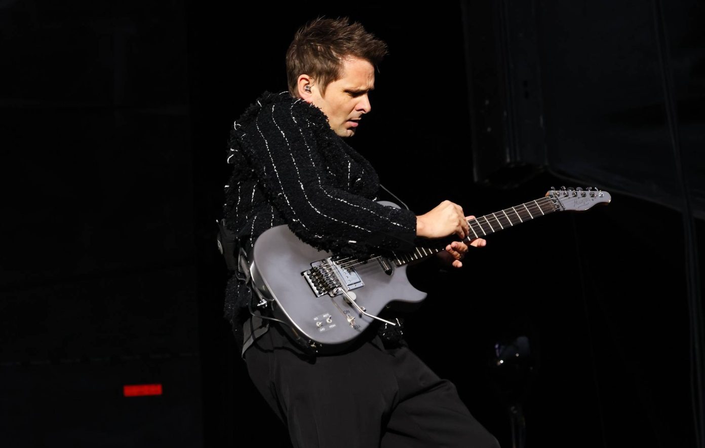 Muse toma una “muy difícil decisión” de cancelar sus próximos conciertos