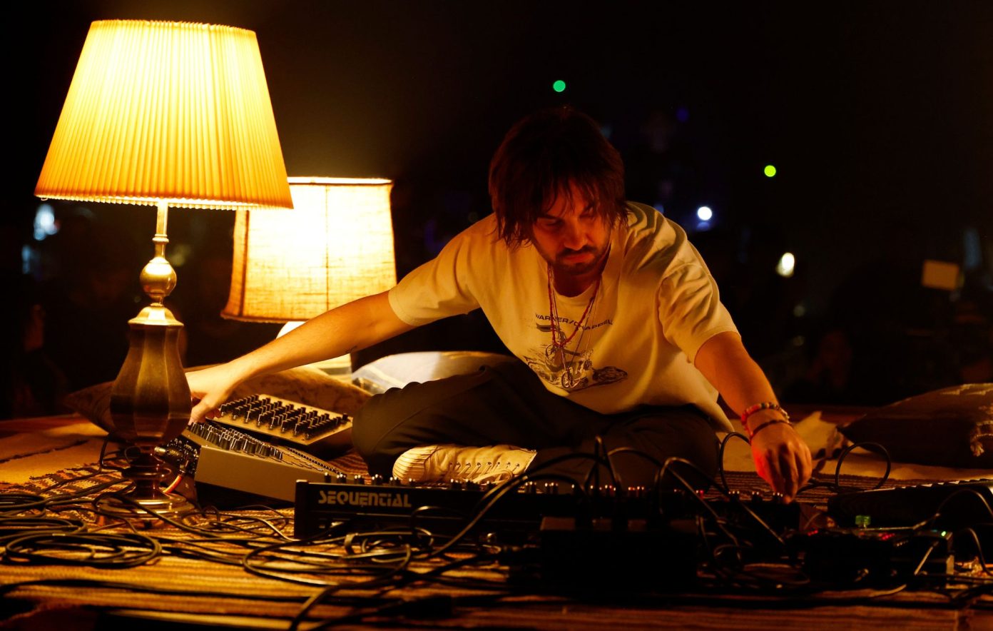 Escucha el nuevo remix de 'Drácula' de Tame Impala con JENNIE de BLACKPINK