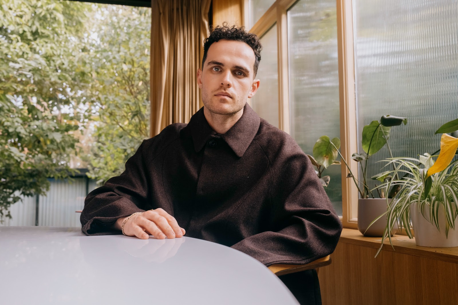 JORDAN RAKEI ESTRENA NUEVA CANCIÓN CON JUNGLE