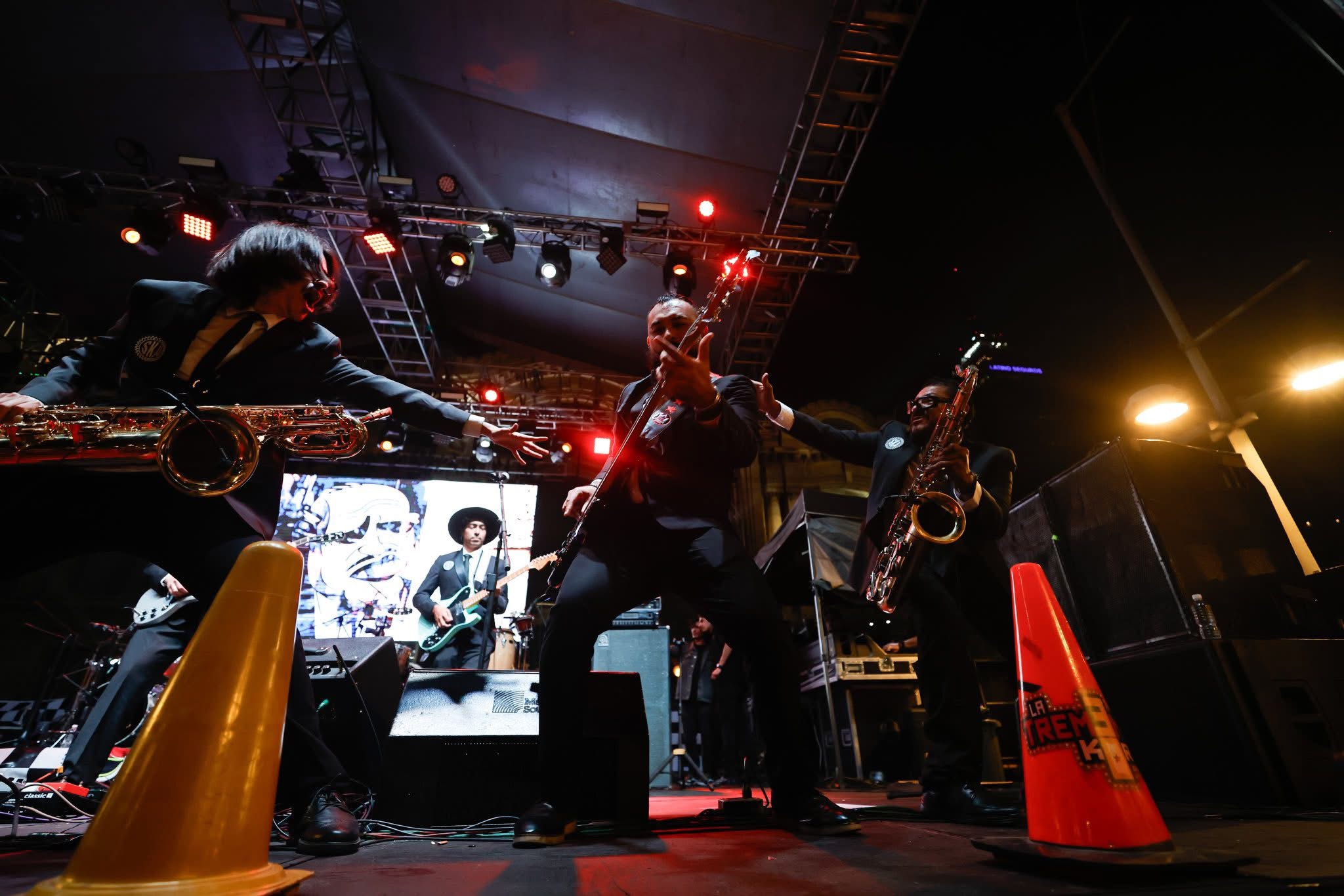 Tremenda Korte en Noches de Primavera