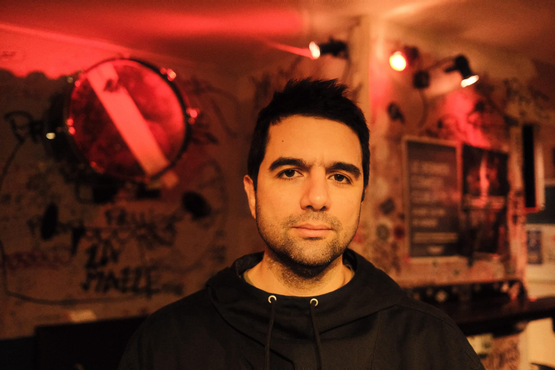 Nico Canales vuelve al barrio con un rock crudo y urgente